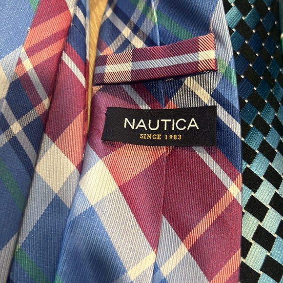 Bundle of three ties - Picture 4 of 6